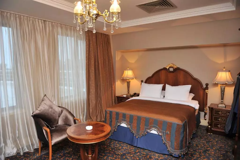 اتاق HOTEL INTOURIST PALACE